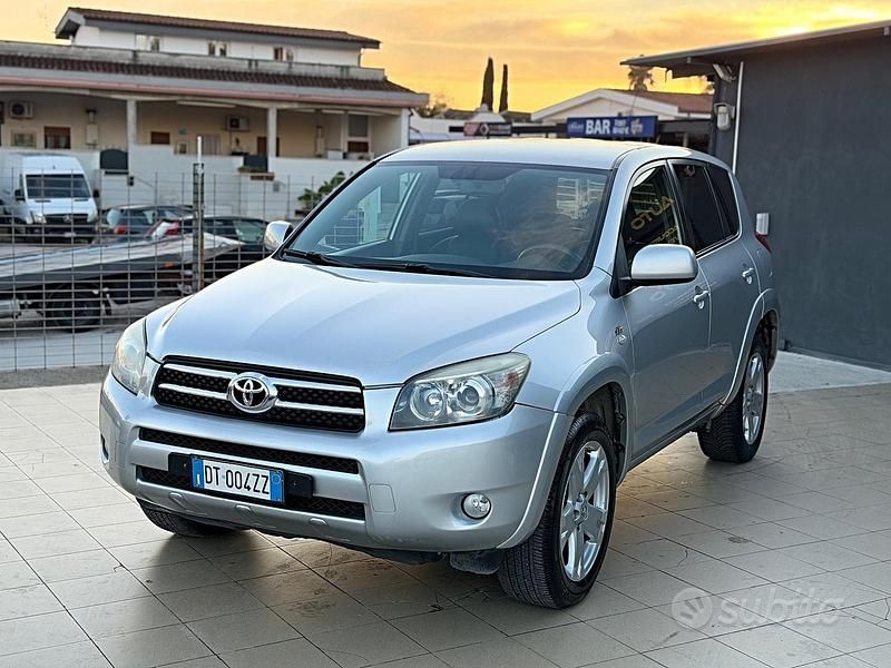 Usata Toyota RAV4 Luxury 177 CV (130 kW) 2009 Grigio Station wagon