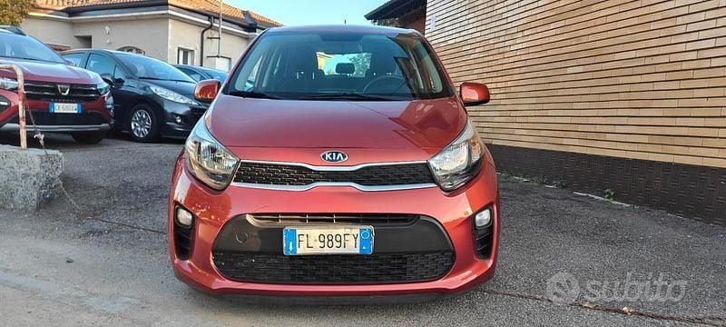 Oro Usata 2017 Kia Picanto GT-Line Due volumi | 7700 € (Ottimo prezzo) - Immagine 1/4