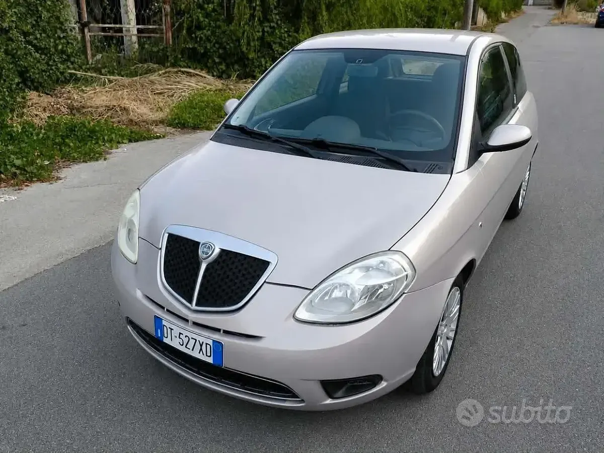 Usata Lancia Ypsilon 60 CV (44 kW) 2009 Grigio Utilitaria