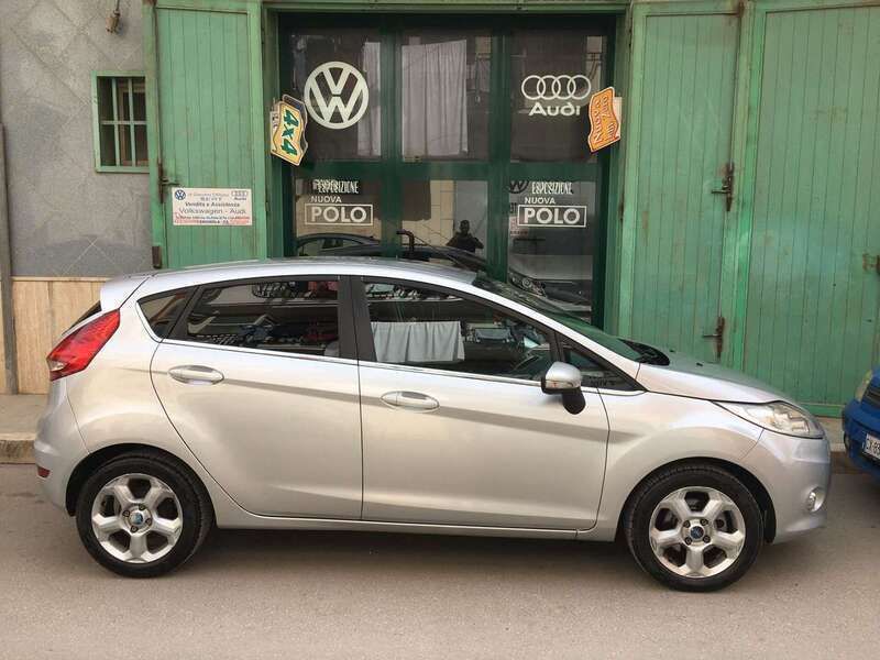Usata Ford Fiesta Titanium 68 CV (50 kW) 2009 Grigio Utilitaria