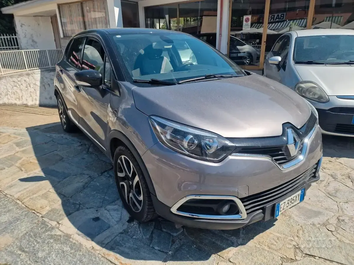 Usata Renault Captur 90 CV (66 kW) 2015 Grigio SUV