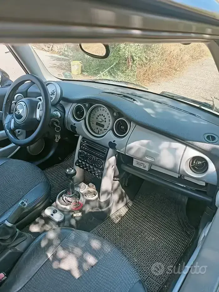 Usata Mini Cooper 116 CV (85 kW) 2001 Grigio Utilitaria