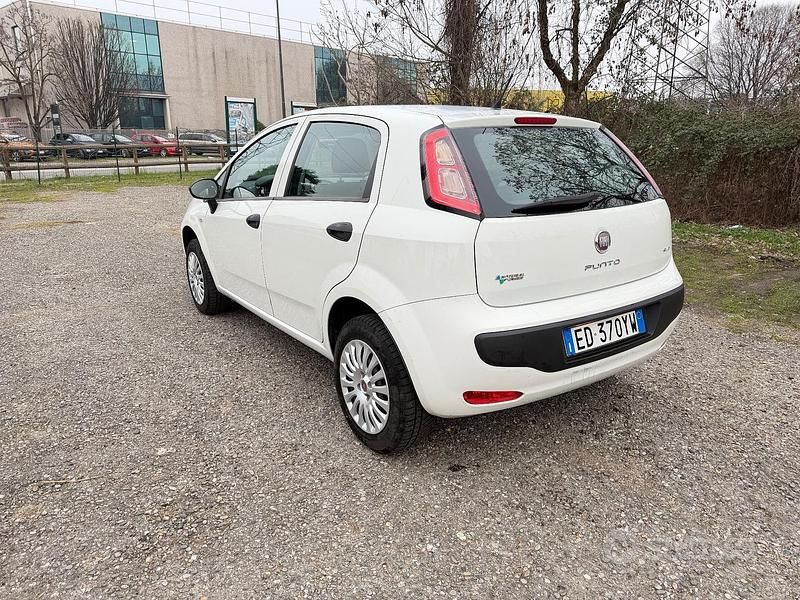 Usata Fiat Grande Punto Active 77 CV (56 kW) 2010 Bianco Utilitaria