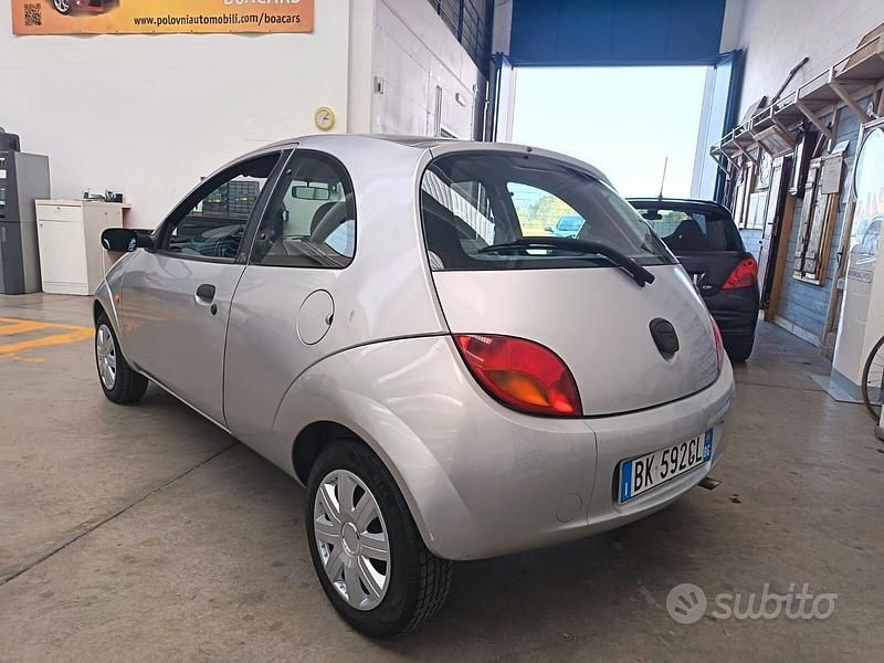 Usata Ford Ka 60 CV (44 kW) 2000 Grigio Berlina