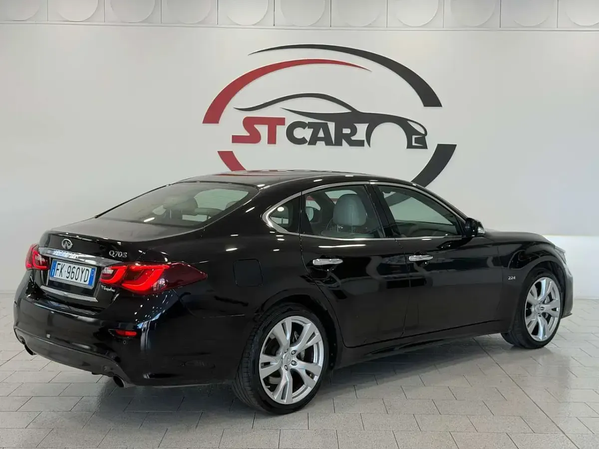 Usata Infiniti Q70 Premium Executive 170 CV (125 kW) 2015 Nero Berlina