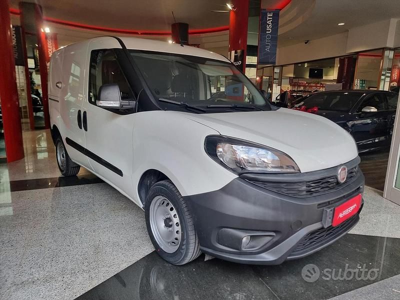 Usado Fiat Doblò Easy 95 HP (69 kW) 2021 Branco Monovolume