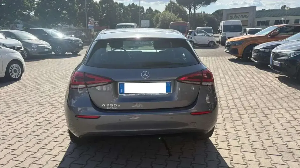 Usata Mercedes A250 Business 160 CV (117 kW) 2021 Grigio scuro Berlina