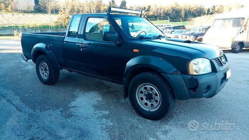 Usata Nissan Navara 133 CV (97 kW) 2002 Nero Pick-up