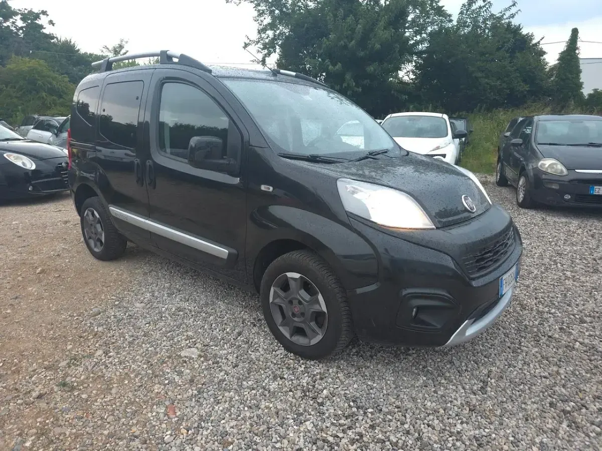 Usata Fiat Qubo Trekking 95 CV (69 kW) 2017 Nero Monovolume