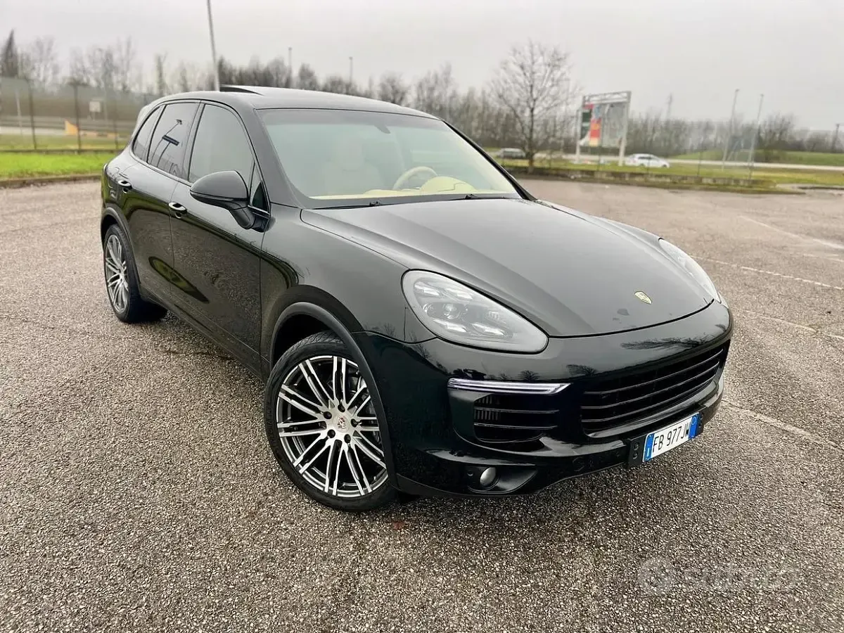 Usata Porsche Cayenne Platinum Edition 250 CV (183 kW) 2016 Nero SUV