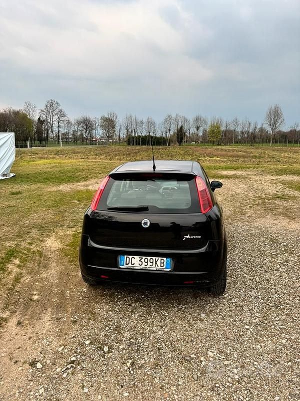 Usata Fiat Grande Punto Dynamic 95 CV (69 kW) 2006 Nero Utilitaria
