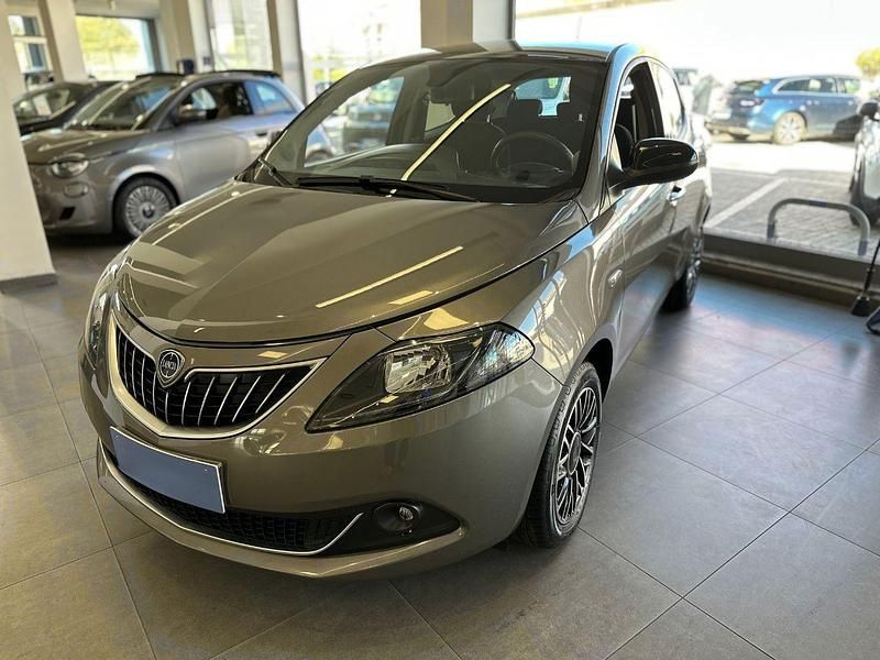 Usata Lancia Ypsilon S 70 CV (51 kW) 2024 Grigio Utilitaria