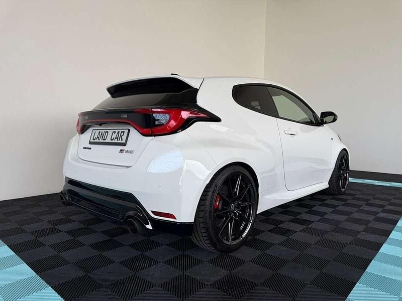 Usata Toyota Yaris 280 CV (205 kW) 2024 Bianco Berlina