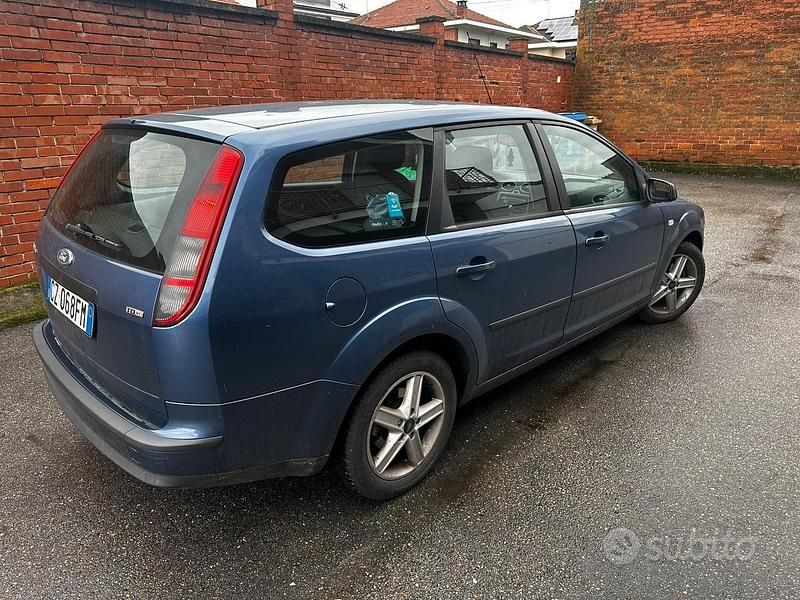 Usata Ford Focus Style 90 CV (66 kW) 2006 Blu Station wagon