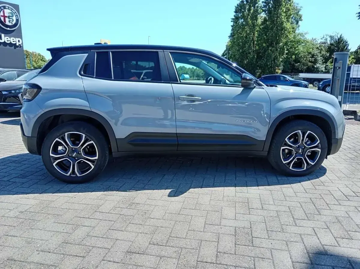 Usata Jeep Avenger Summit 110 CV (80 kW) 2026 Argento SUV