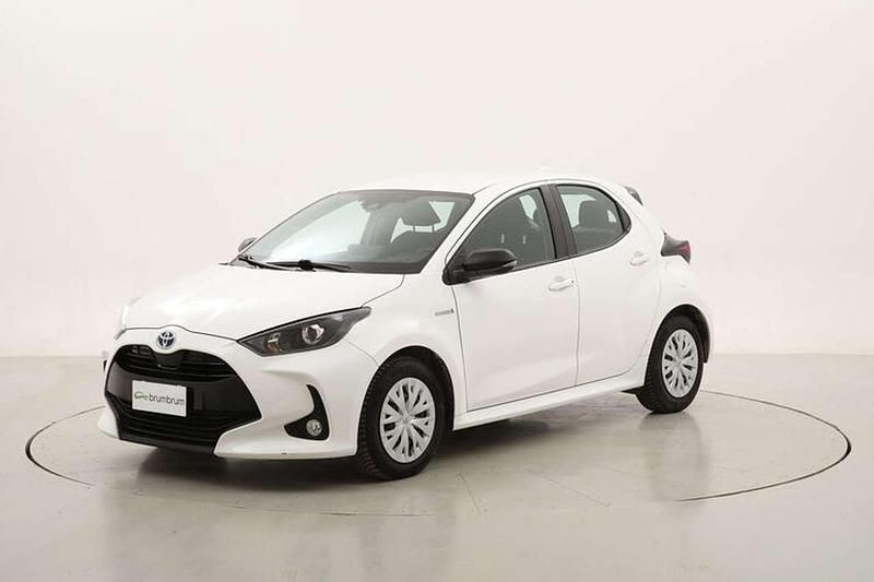 Usata Toyota Yaris Hybrid Business Edition 116 CV (85 kW) 2021 Bianco Utilitaria