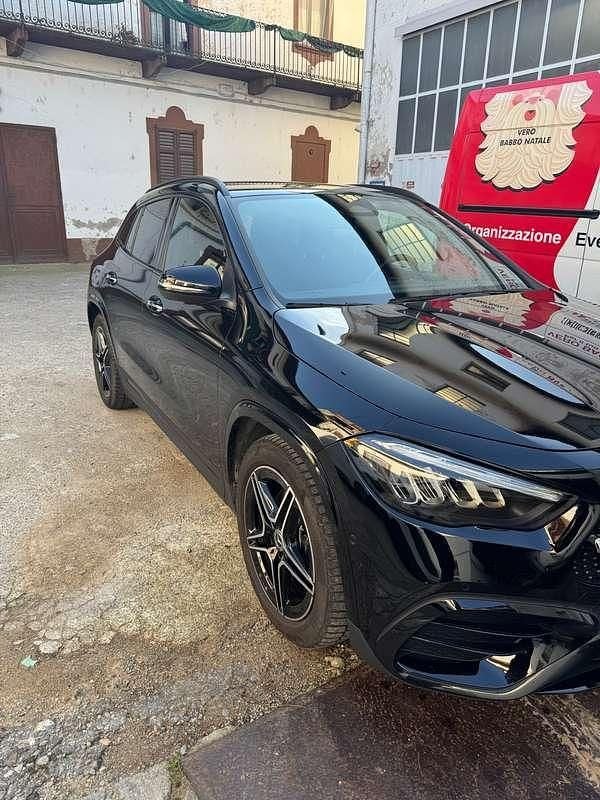 Usata Mercedes GLA200 AMG Line Premium 163 CV (119 kW) 2023 Nero SUV