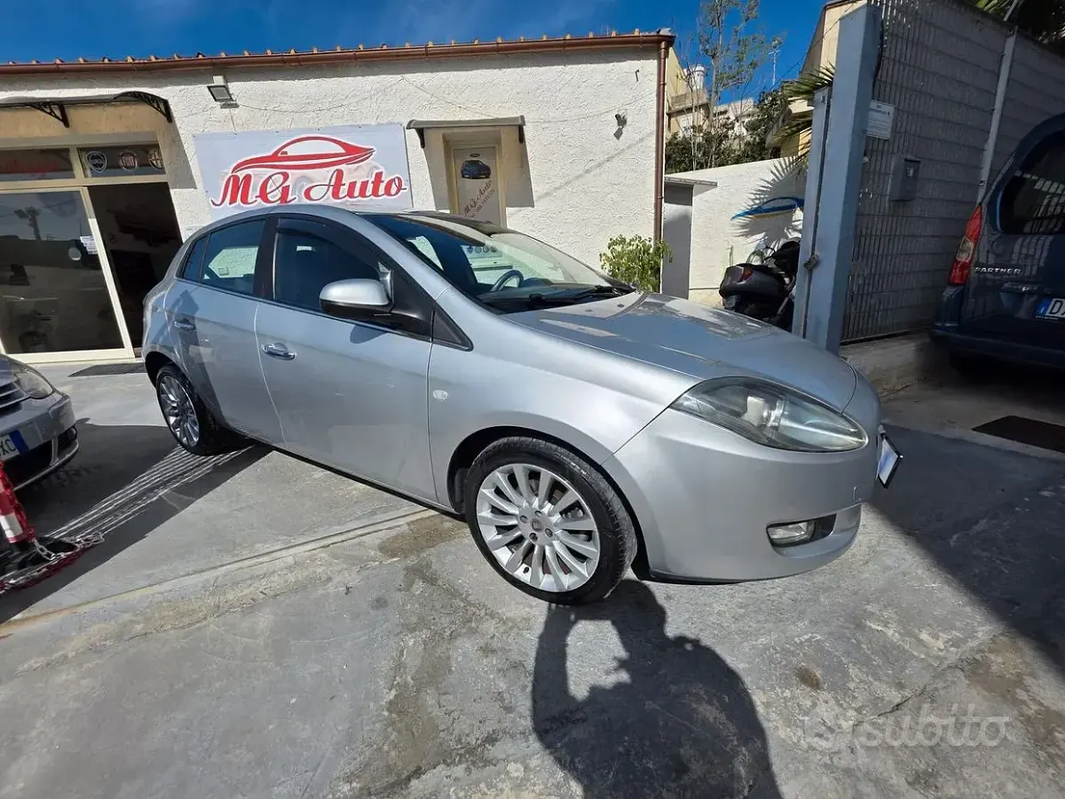 Usata Fiat Bravo Easy 120 CV (88 kW) 2012 Grigio Utilitaria