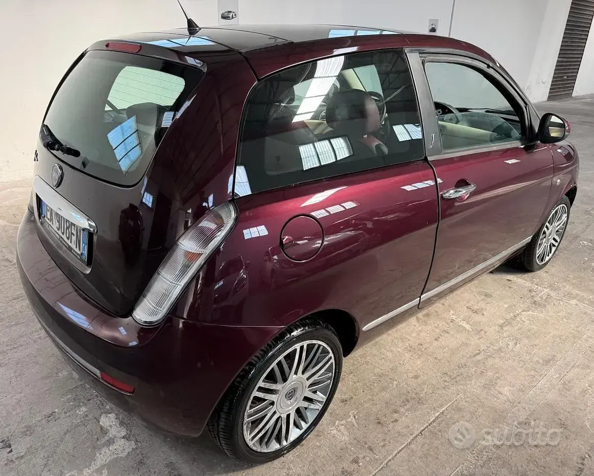 Usata Lancia Ypsilon 60 CV (44 kW) 2009 Viola Utilitaria