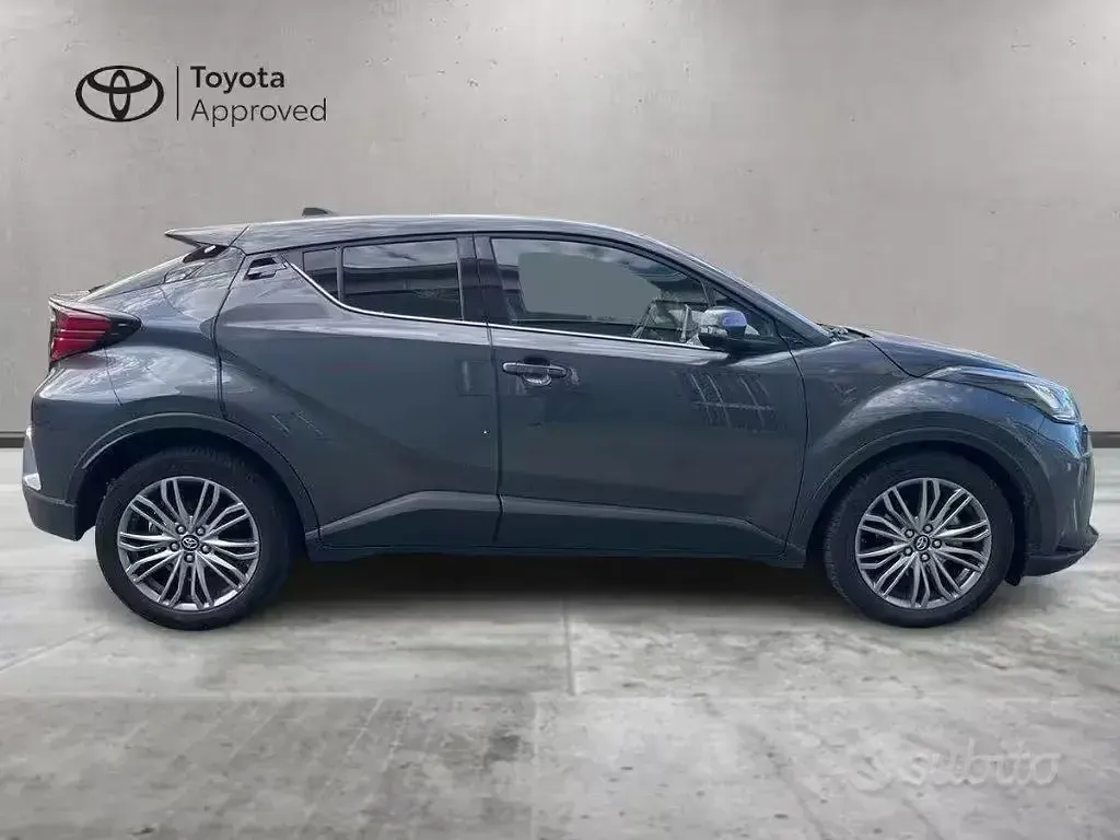 Usata Toyota C-HR Lounge 98 CV (72 kW) 2023 Grigio SUV