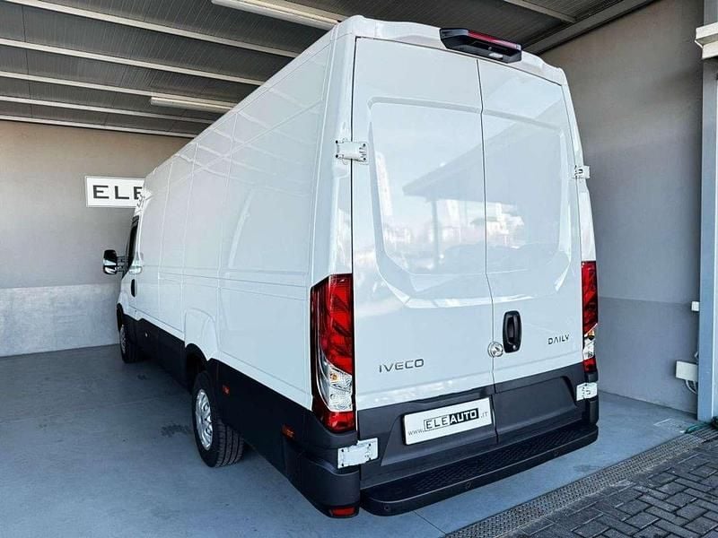 Usata Iveco Daily 136 CV (100 kW) 2024 Bianco Furgone