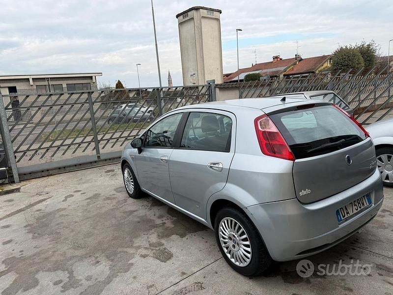 Usata Fiat Grande Punto Active 65 CV (47 kW) 2006 Grigio Utilitaria