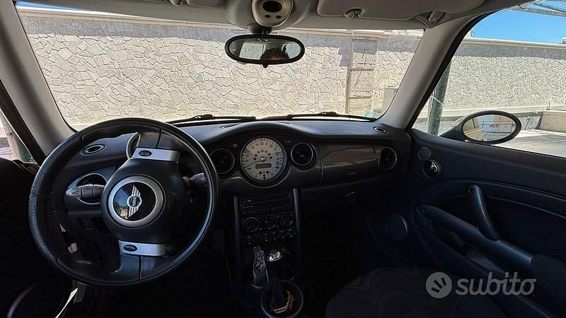 Bianco Usata 2004 Mini Cooper Due volumi | 3500 € (Buon prezzo) - Immagine 1/4