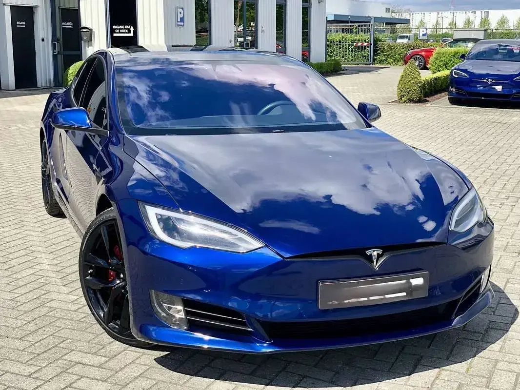 Usata Tesla Model S 380 kW (517 CV) 2017 Blu/azzurro Utilitaria