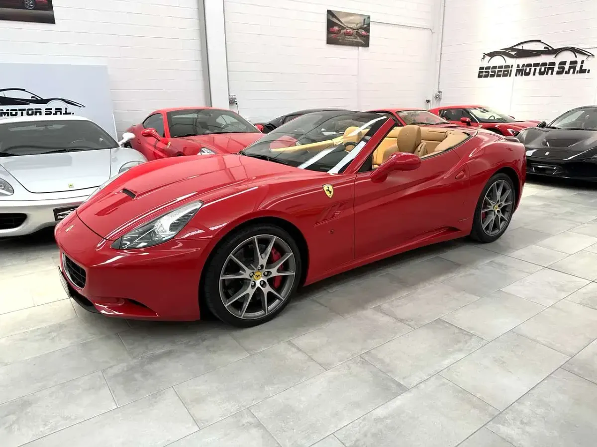 Usata Ferrari California 460 CV (338 kW) 2009 Rosso Cabrio