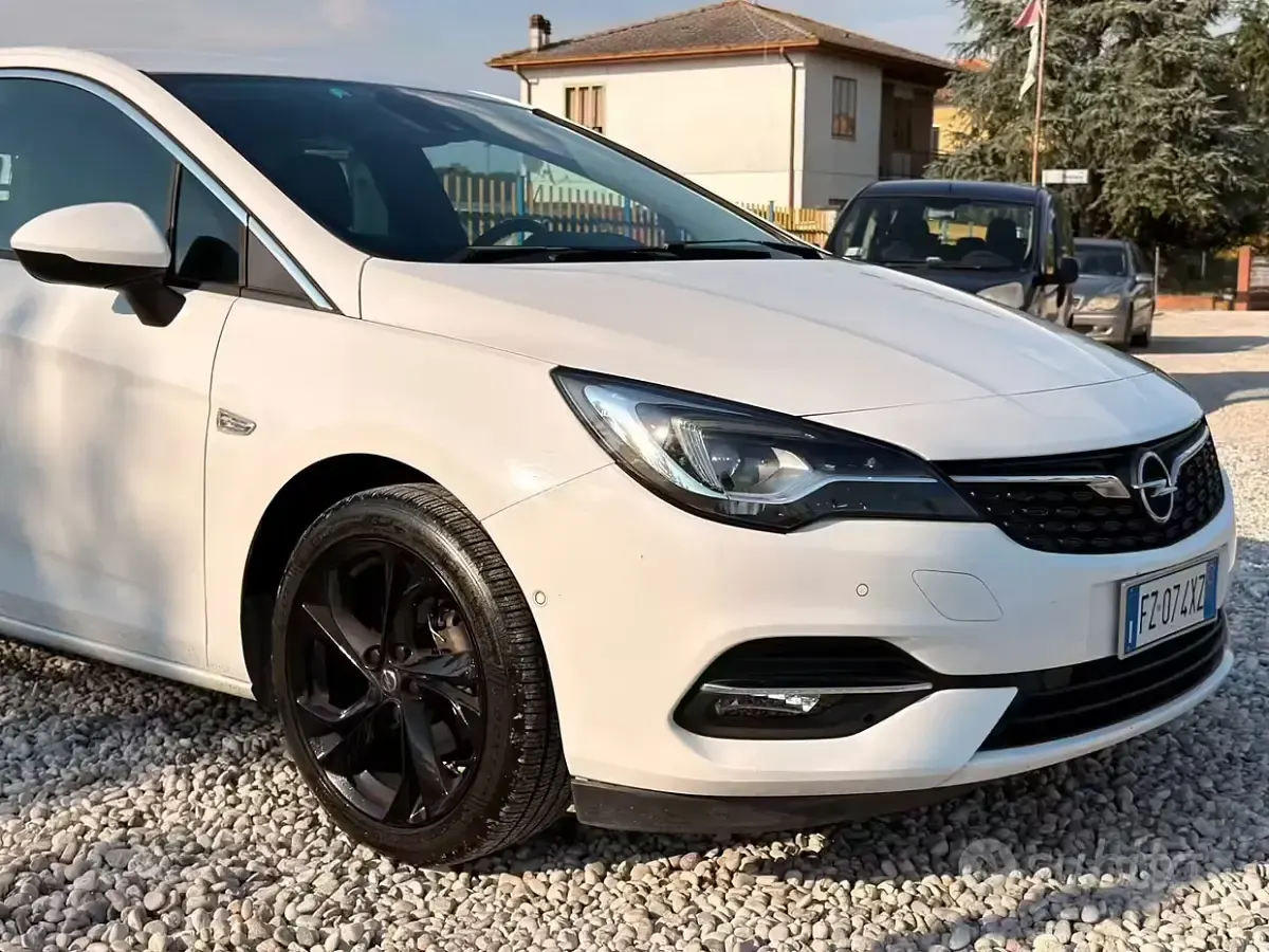 Usata Opel Astra GS Line 105 CV (77 kW) 2020 Bianco Berlina