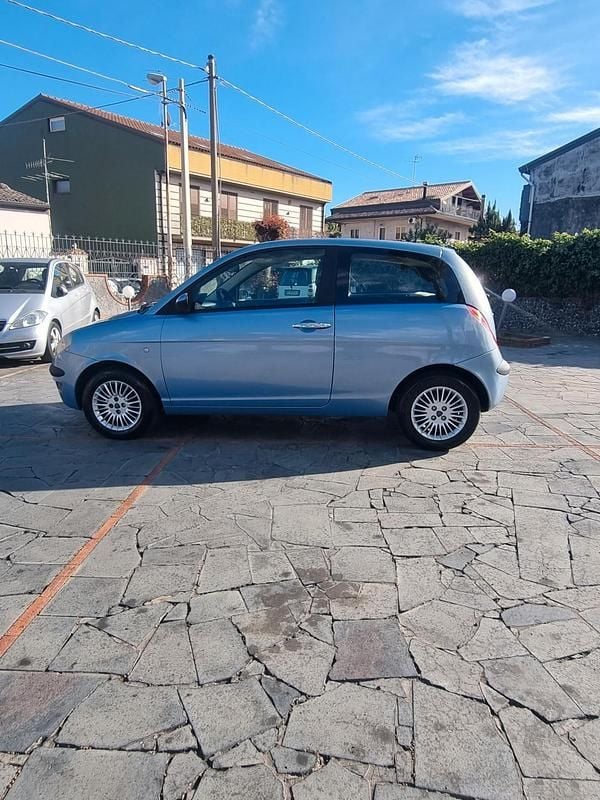Usata Lancia Ypsilon 69 CV (50 kW) 2005 Blu Utilitaria