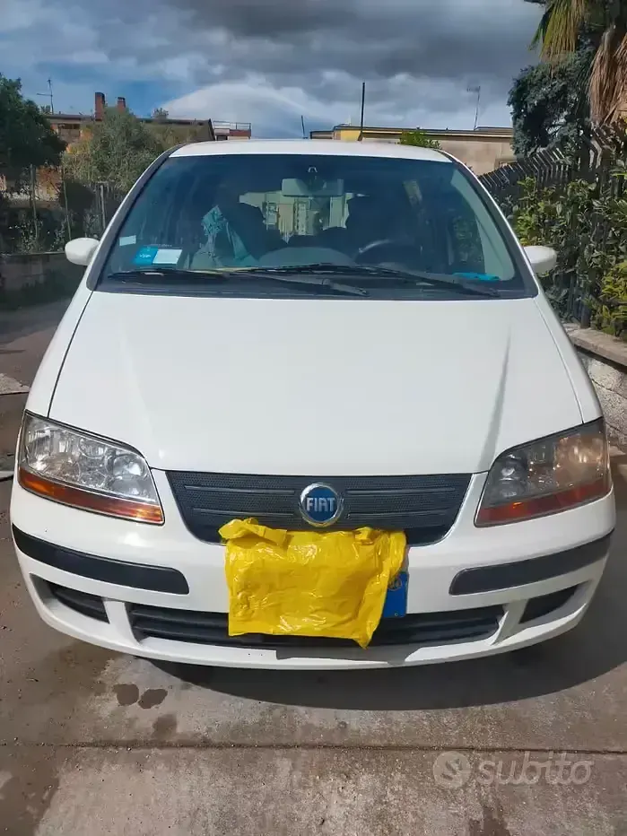 Usata Fiat Idea 95 CV (69 kW) 2004 Bianco Monovolume