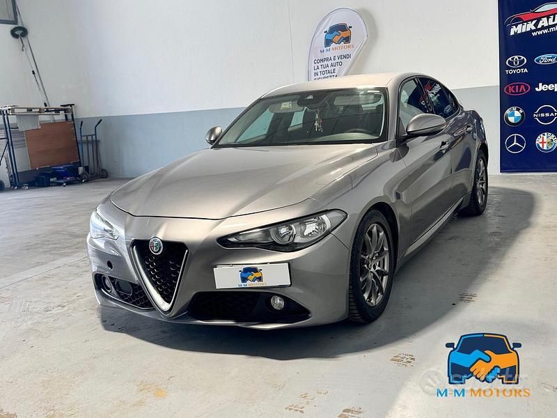 Usata Alfa Romeo Giulia 150 CV (110 kW) 2016 Grigio Berlina