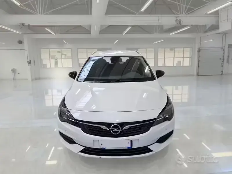 Usata Opel Astra Business 122 CV (89 kW) 2022 Bianco Utilitaria