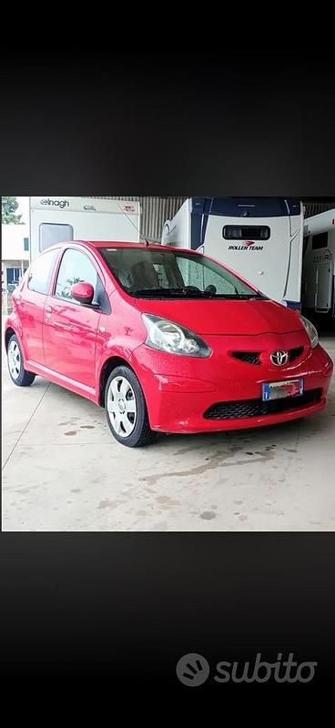 Usata Toyota Aygo 67 CV (49 kW) 2007 Rosso Utilitaria