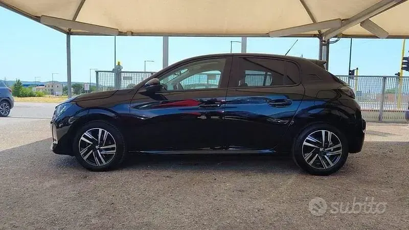 Begagnad Peugeot 208 Allure 102 HK (75 kW) 2023 Svart Halvkombi