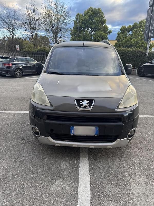 Usata Peugeot Partner Tepee 92 CV (67 kW) 2012 Nero Monovolume
