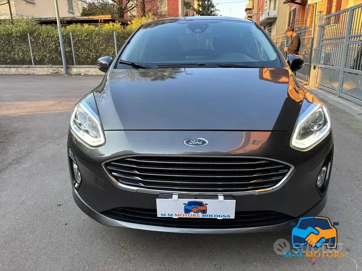 Usata Ford Fiesta Titanium 86 CV (63 kW) 2019 Grigio Utilitaria