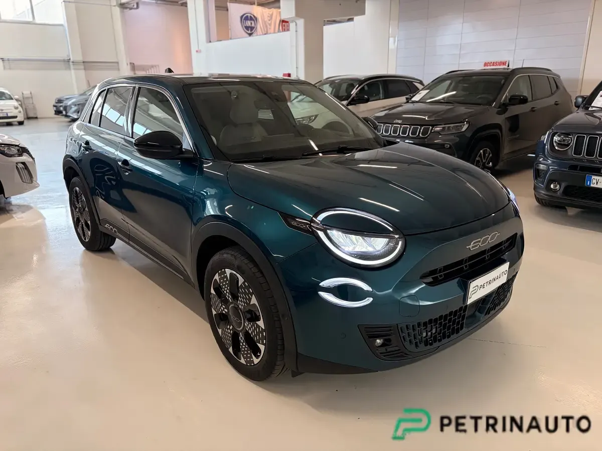 Usata Fiat 600 110 CV (80 kW) 2025 Verde SUV