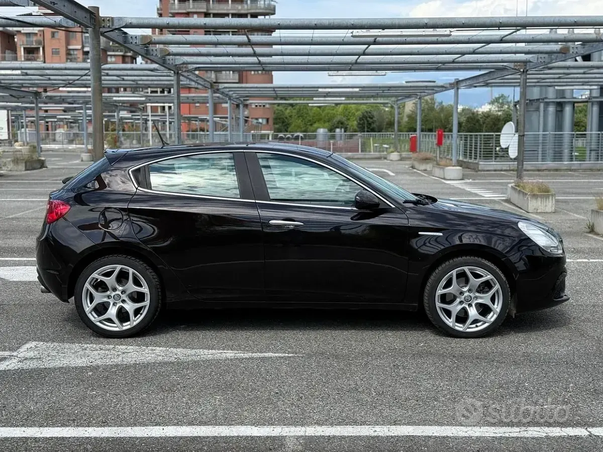 Usata Alfa Romeo Giulietta Exclusive 170 CV (125 kW) 2012 Nero Utilitaria