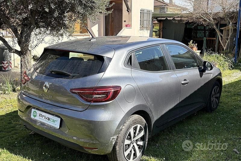 Usata Renault Clio V Techno 91 CV (66 kW) 2023 Grigio Utilitaria