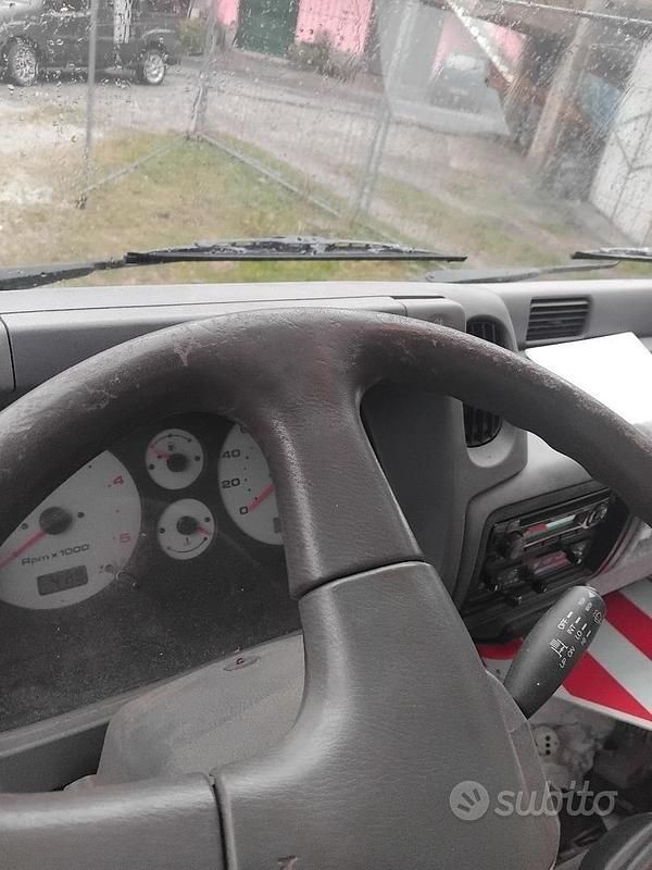 Usata Nissan Cabstar 2002 Bianco Pick-up