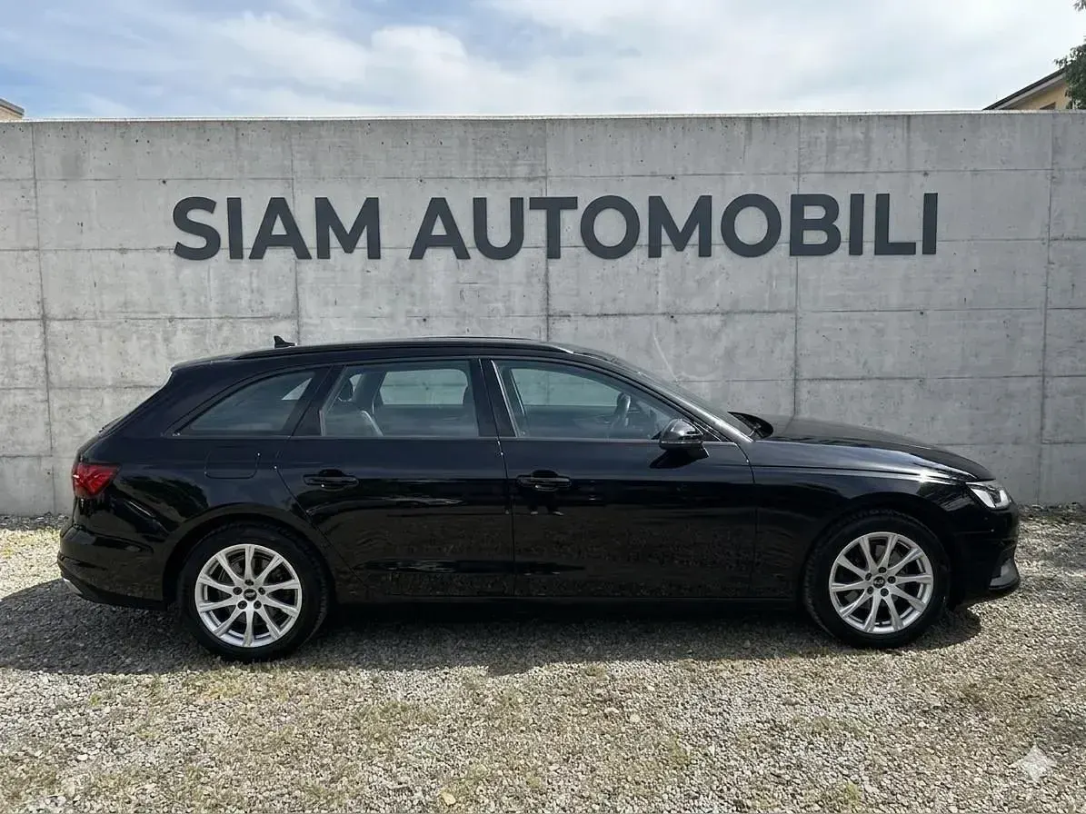 Usado Audi A4 Advanced 163 CV (119 kW) 2023 Negro Familiar