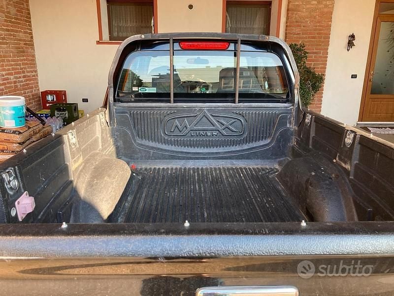 Usata Isuzu D-Max 131 CV (96 kW) 2005 Nero Cabrio