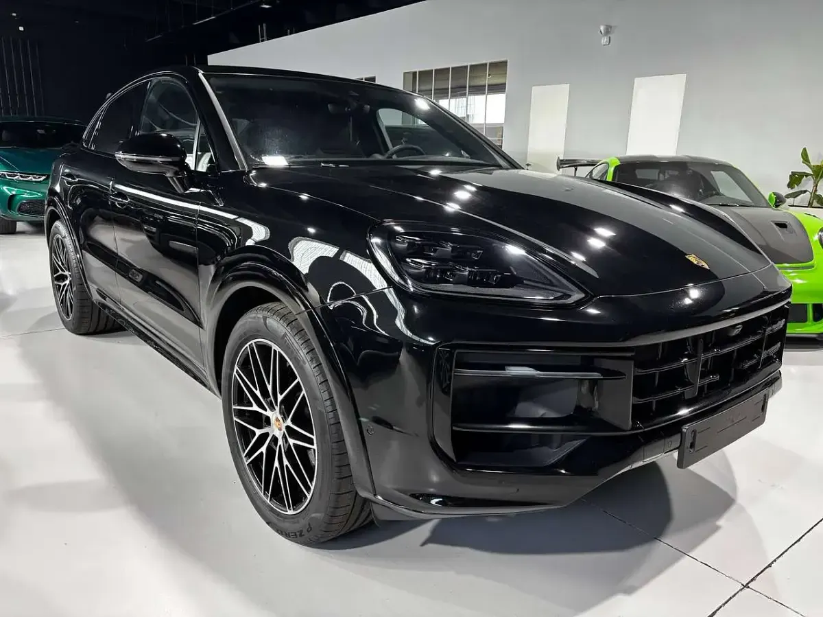 Usata Porsche Cayenne Black Edition 354 CV (260 kW) 2025 Nero cromite SUV