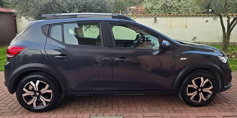 Usata Dacia Sandero Comfort 101 CV (74 kW) 2022 Grigio Berlina