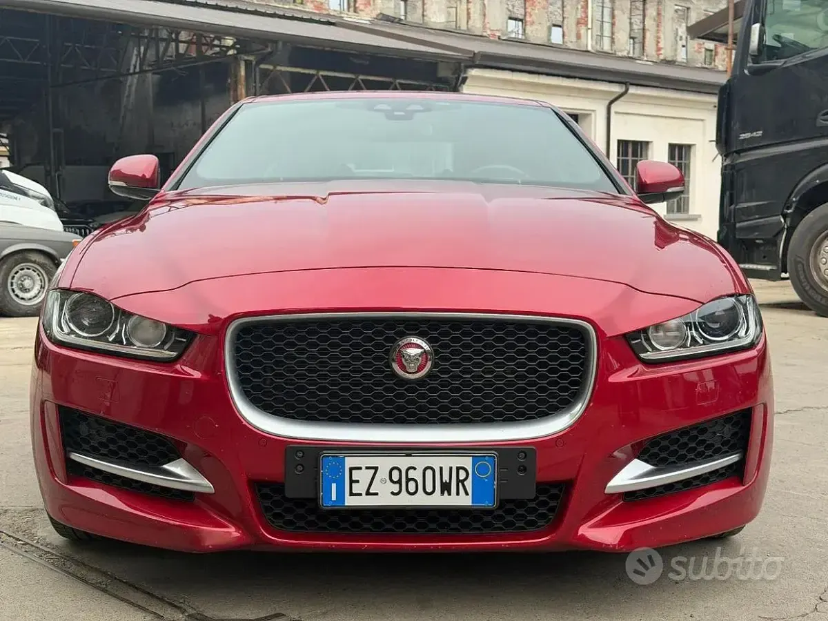 Usata Jaguar XE R-Sport 179 CV (131 kW) 2015 Rosso Berlina