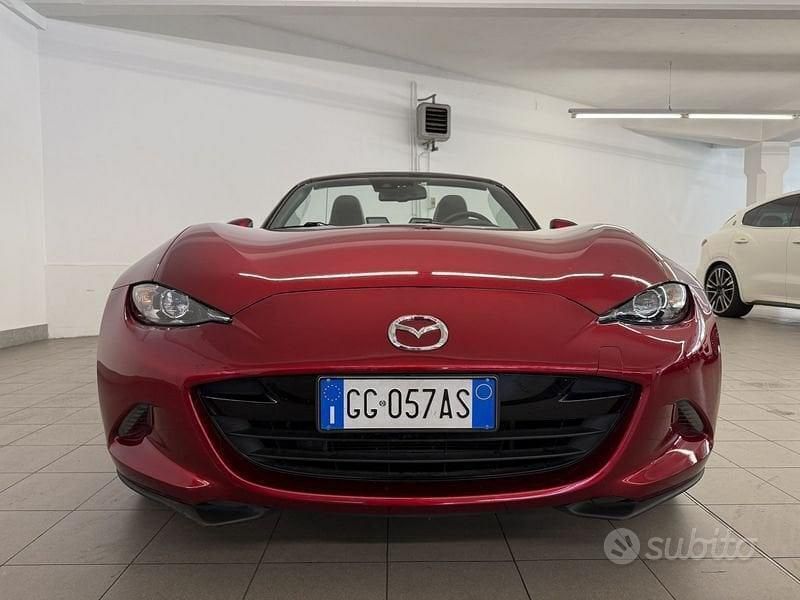 Usata Mazda MX5 Inclusive 184 CV (135 kW) 2021 Rosso Cabrio