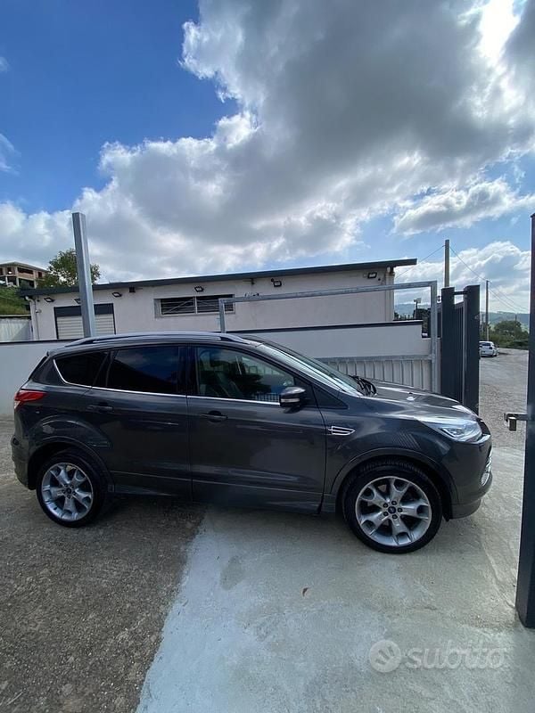 Usata Ford Kuga S 150 CV (110 kW) 2016 Grigio SUV