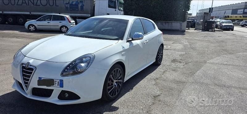 Usata Alfa Romeo Giulietta Quadrifoglio Verde 235 CV (172 kW) 2013 Bianco Utilitaria